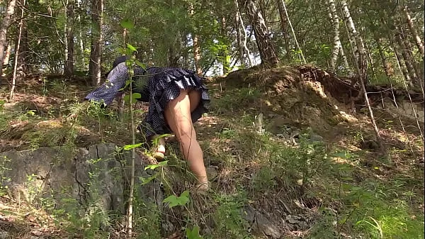 Gorgeous butt upskirt without panties outdoors. Voyeur spying on a MILF in a public park. Amateur fetish. PAWG behind the scenes.