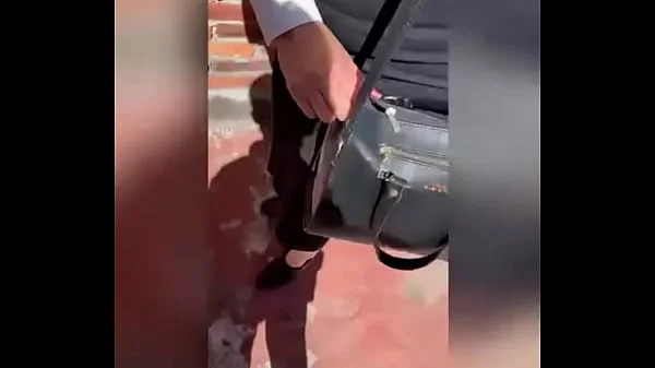 Sexo por DINERO! Le ofrezco DINERO a SEÑORA Mexicana Sumisa que Estaba Esperando su Camión para Irse a Trabajar! Le Doy Dinero para que me la CHUPE en la CALLE y no Vaya a Trabajar! PARTE #1