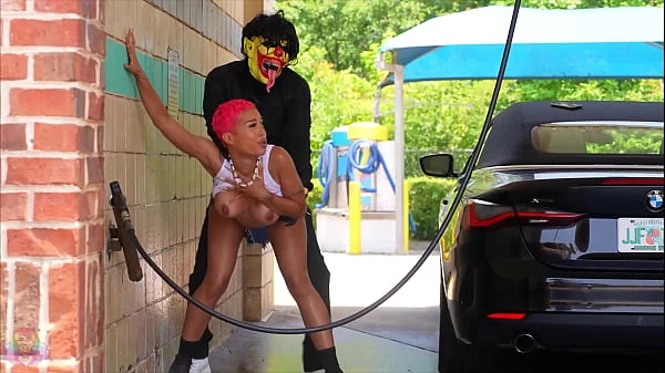 Jasamine Banks Gives Gibby The Clown The Car Wash Of His Life