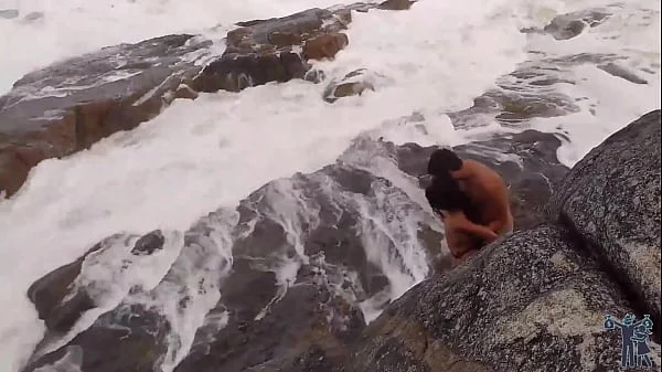 Levei a namorada na praia para ter uma linda vista, só não disse qual