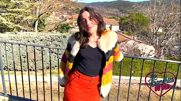 Manéa, perverse de 21ans, adore le cul