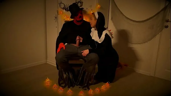 Pleasuring the Pumpkin King by blowjob