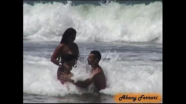 Pagando um Boquete na Praia para um Desconhecido