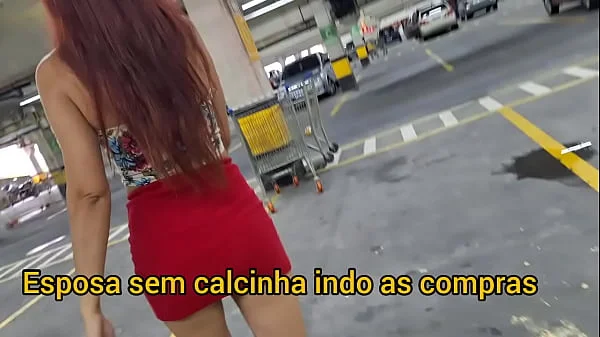 Esposa no mercado sem calcinha exibe em publico!