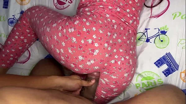 El Culo de mi Hijastra de 18 Años con Grandes Nalgas