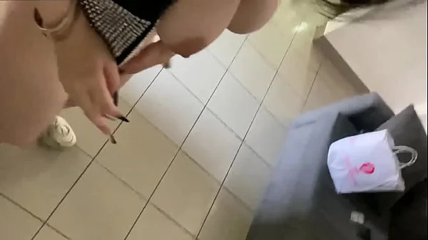 MIRA COMO REBOTAN MIS TETAS