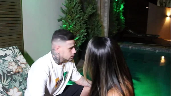 Fui limpar a piscina da patroa e acabei fudendo ela. PARTE - 1