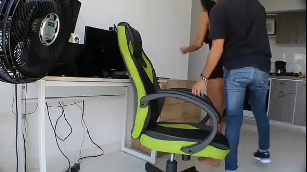 ROOMIE INDIA DELGADA Y SEXY ME CHUPA LA VERGA A CAMBIO DEL DINERO DEL ALQUILER