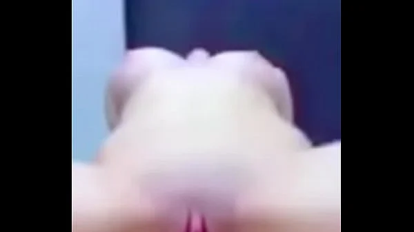Un étranger me baise le cul dans les WC d'un bar