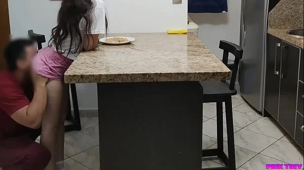 Me Gusta Comer Sentada en las Piernas de mi Tio
