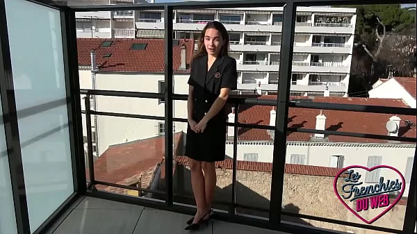 Natalia, une jeune coquine au petit cul bien rebondit