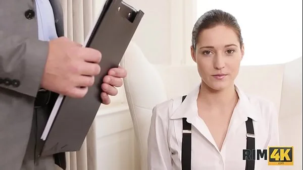 RIM4K. Sexy chick wants to apologize for expenditure with rimming