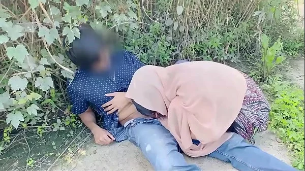 Hijab desi girl fucked in jungle with her boyfriend