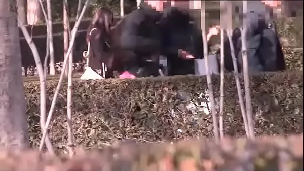 Wanna do a street blowjob? Lucia picks up a lucky guy in the Madrid park