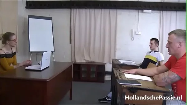 Lerares engels krijgt 2 harde pikken