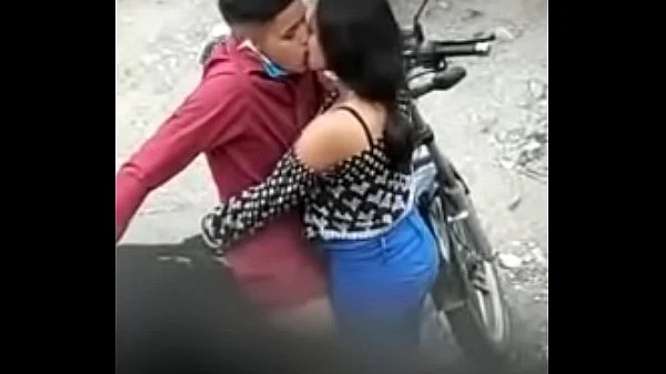 A Escondidas En Una Moto