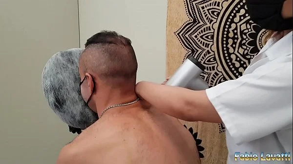 Provando a quick massage e gozando gostoso nas quatro mãos