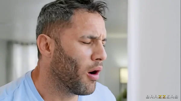 Sneaking Up On The Peeper  / Brazzers full at http://zzfull.com/peep