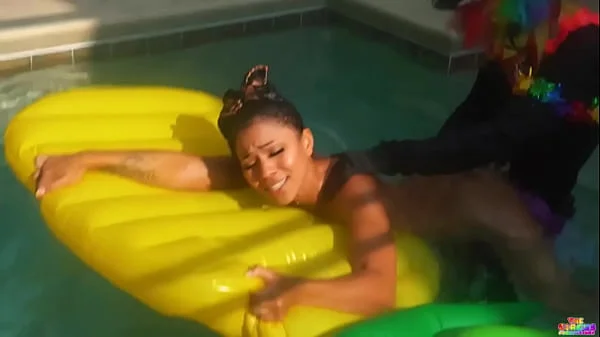 18 year old Lifeguard gets fucked for clout