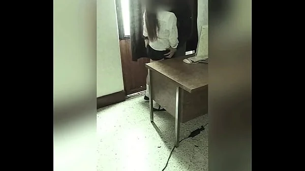 CÁMARA Graba a MAESTRO Y ALUMNA en la Oficina del Colegio! Colegiala Mexicana se DEJA FOLLAR por el PROFE por una MEJOR CALIFICACIÓN! Video Amateur Real! (Segunda Parte)