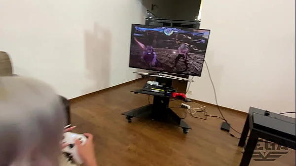 CUM IN STEP SISTER GAMER GIRL WHILE SHE WAS PLAYING
