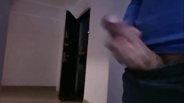 RISKY !!! A man flashes a dick to an unfamiliar beautiful neghtbour girl. She see big dick and want to make handjob for him