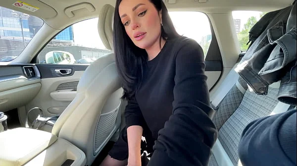 Passers-by do not allow a normal blowjob in the car