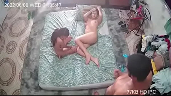 Tava com tesao na mulher do meu amigo chamei ele para comer minha namorada e eu comer a dele ele aceitou mas ninguém imaginava q estava filmando