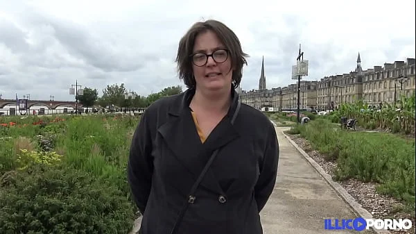 Barbara, coquine et ronde, trompe son mec pour une bonne sodomie